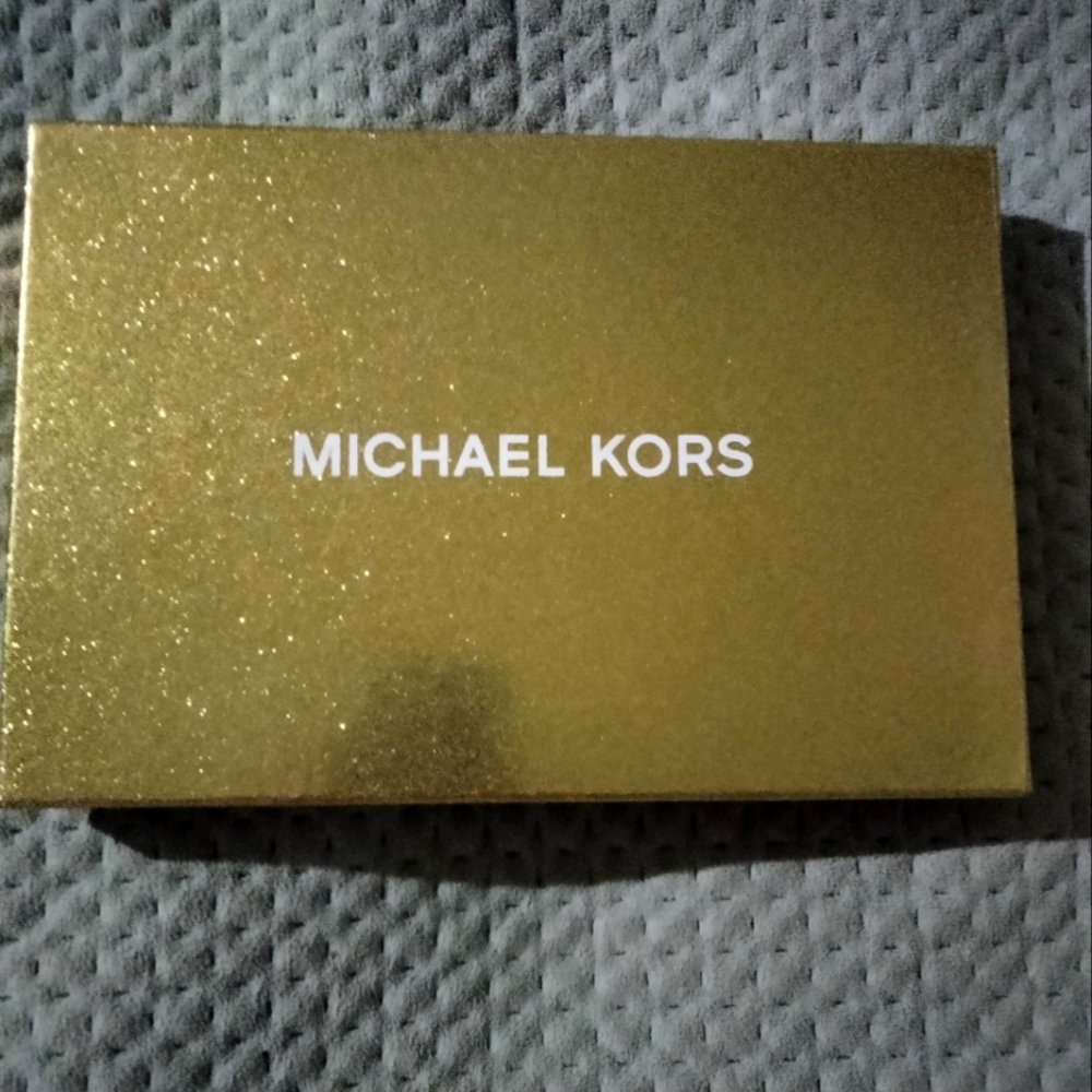 Michael kors wristlet